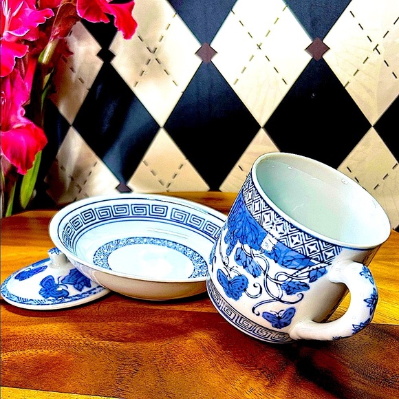 Exquisite Blue & White Chinoiserie Tea Set | Lidded Porcelain Elegance| 12-Piece - Picture 9 of 9